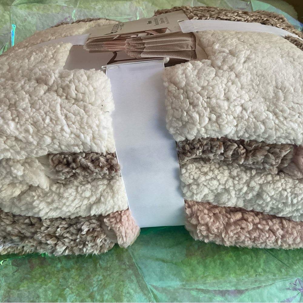 New Koolaburra by Ugg Reese Sherpa Stripe Throw
